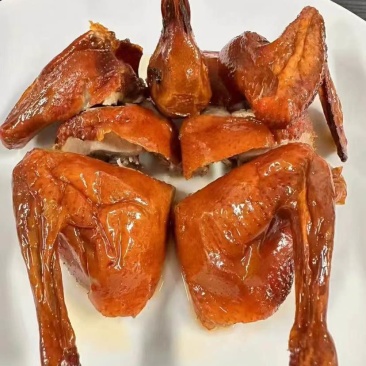 半成品爆汁脆皮乳鸽，采用鲜鸽6两腌制而成，解冻风干表皮可炸