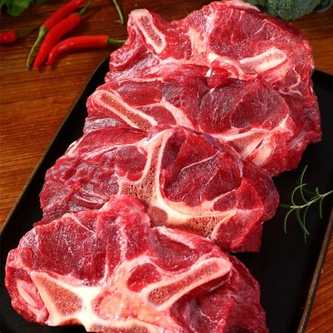 满肉牛脖骨带肉多，一件起发，40斤一件