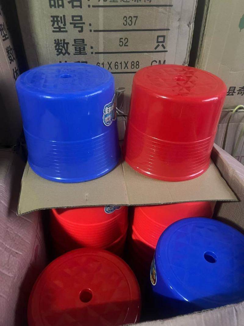 圆凳2567个，原箱原件，3.2元一个，10件起批！