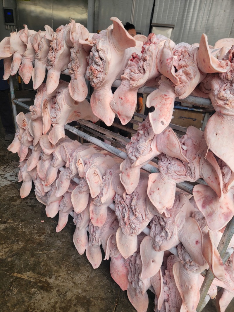 农副产品：猪头、猪蹄、猪尾、护心肉、心肝肺、舌尖等