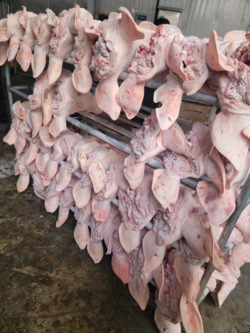农副产品：猪头、猪蹄、猪尾、护心肉、心肝肺、舌尖等