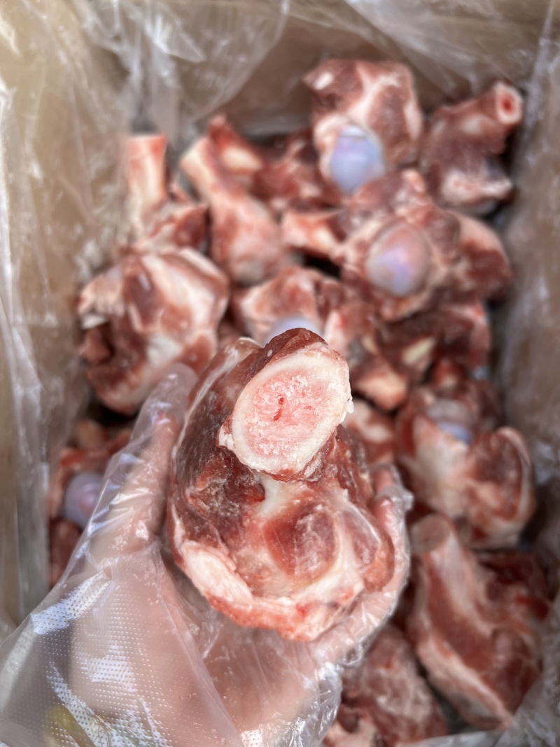 126棒骨新鲜肉多，吃肉吸骨髓，酱大骨**