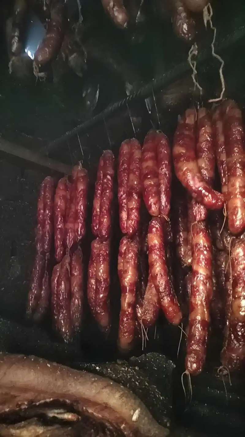 卤鹅，盐焗鸡，酱板鸭，酱板鹅，卤鸽，盐焗鸽，腊肠，腊肉