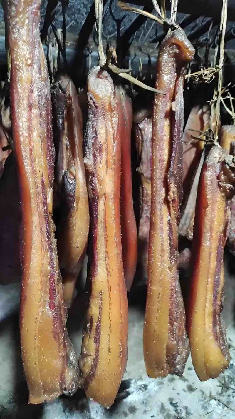 卤鹅，盐焗鸡，酱板鸭，酱板鹅，卤鸽，盐焗鸽，腊肠，腊肉