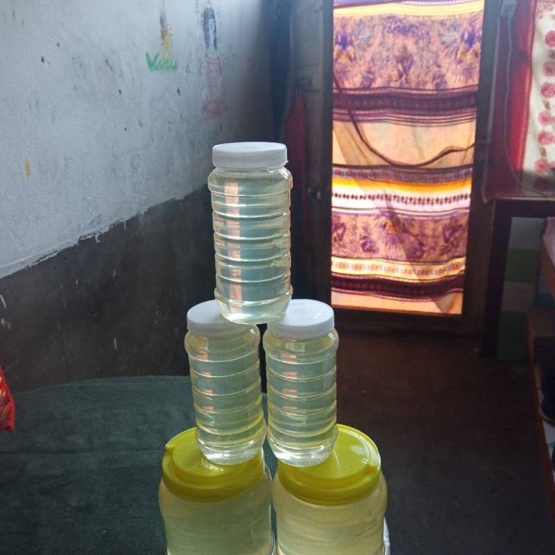 陕北正宗槐花蜜，自己家摇的纯蜜不参杂任何添加剂，假一赔十