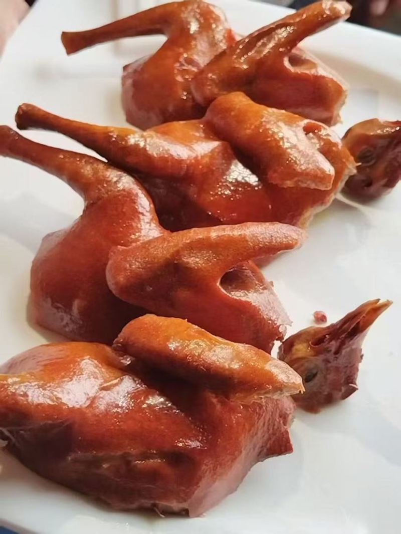 半成品玻璃脆皮乳鸽单只重量4~4.5两22元/只