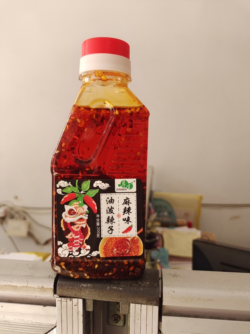 热销**香气怡人，香辣可口，夹馍拌菜拌面