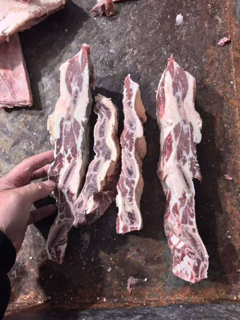电商餐饮**的牛肋排，纹路清晰，品质保证，工厂代发代包装！
