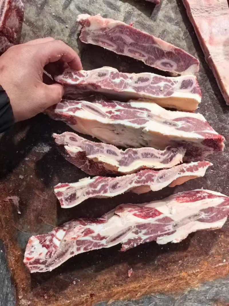 电商餐饮**的牛肋排，纹路清晰，品质保证，工厂代发代包装！
