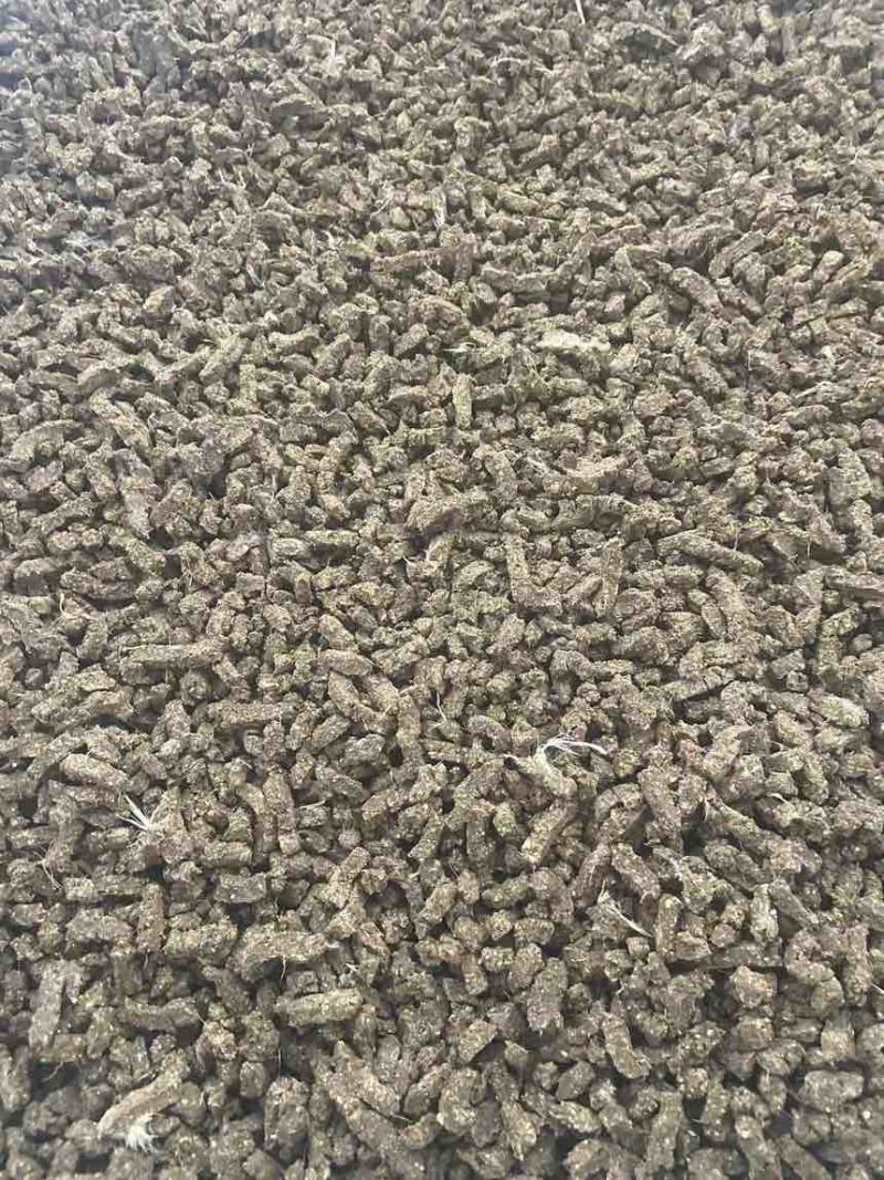 **的热泵烘干鸡粪干