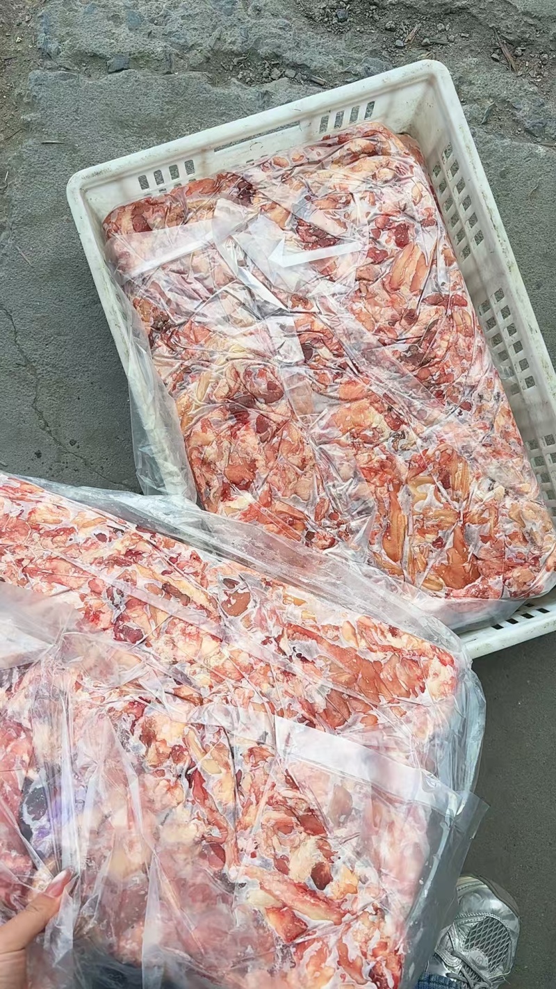 新鲜纯干精修牛筋，筋头巴脑，牛棒骨筋，无水无条理欢迎咨询