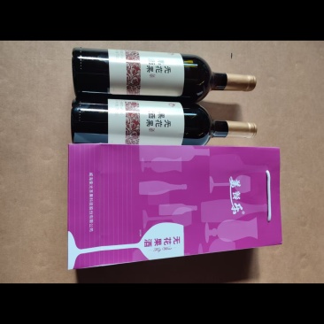 威海无花果酒，手提袋。一袋2瓶，一箱6盒
