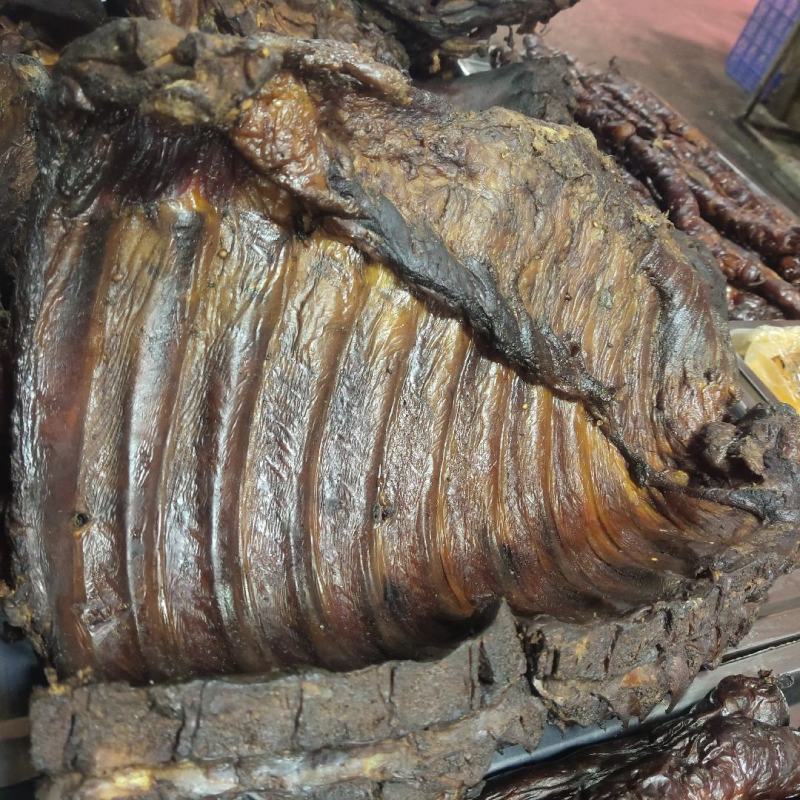 腌熏干腊肉，香肠，腊猪脚，腊排骨，腌熏干鱼，腌鱼，腌肉。