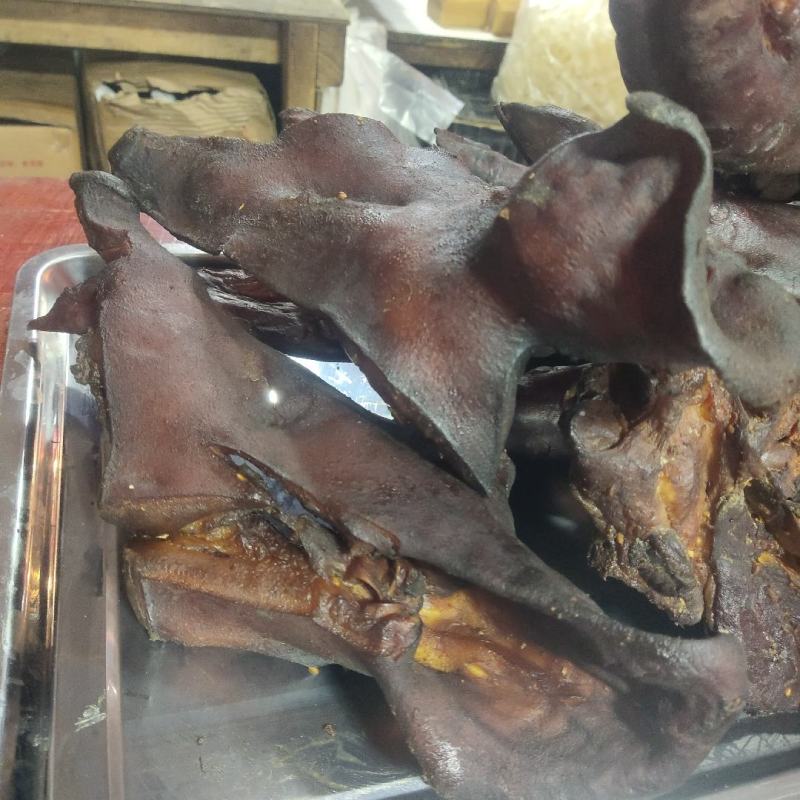 腌熏干腊肉，香肠，腊猪脚，腊排骨，腌熏干鱼，腌鱼，腌肉。