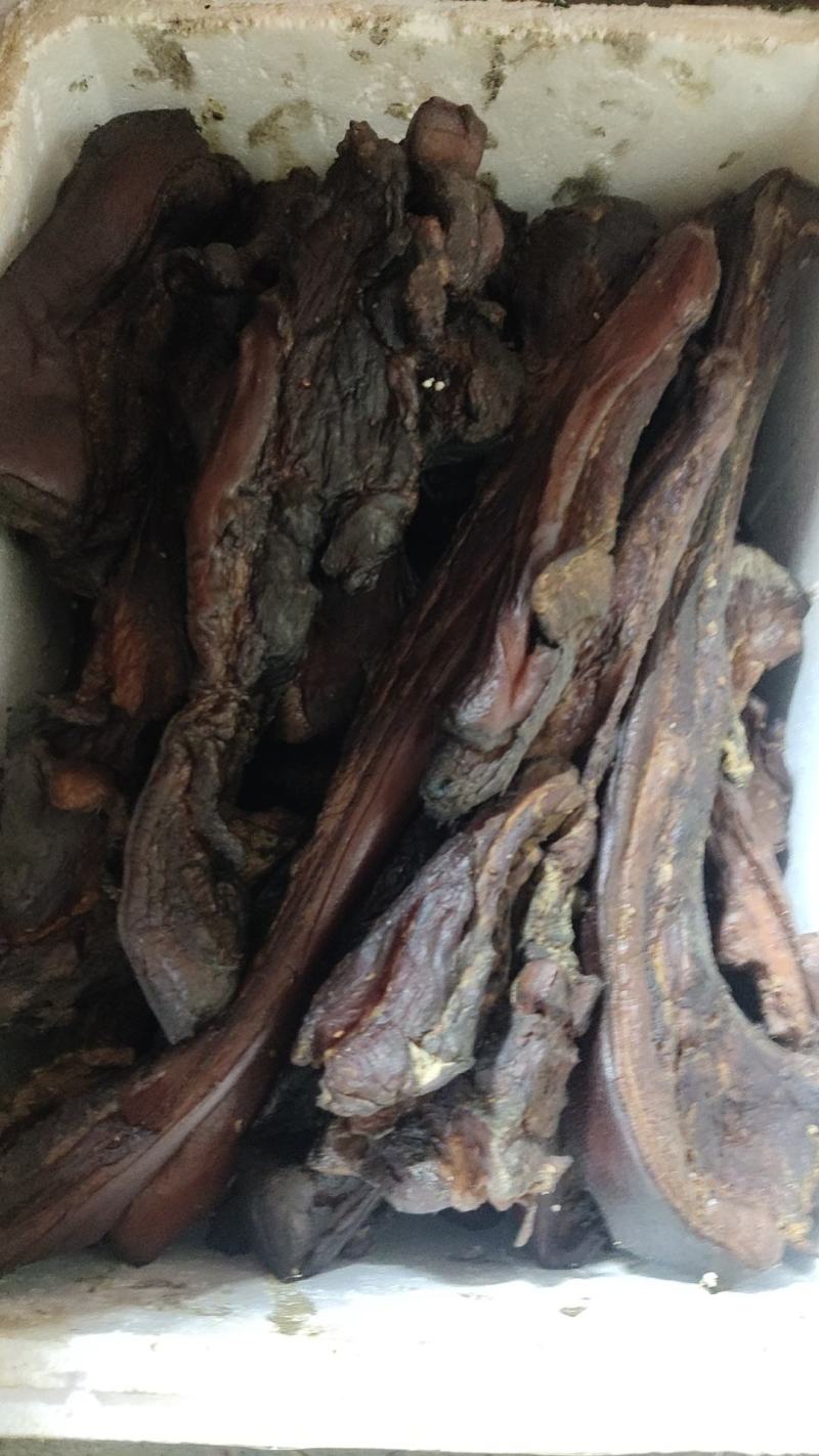 腌熏干腊肉，香肠，腊猪脚，腊排骨，腌熏干鱼，腌鱼，腌肉。