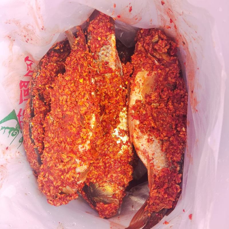 腌熏干腊肉，香肠，腊猪脚，腊排骨，腌熏干鱼，腌鱼，腌肉。