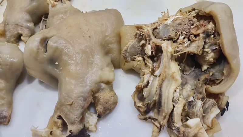 带皮牛头肉白水煮制八分熟度
