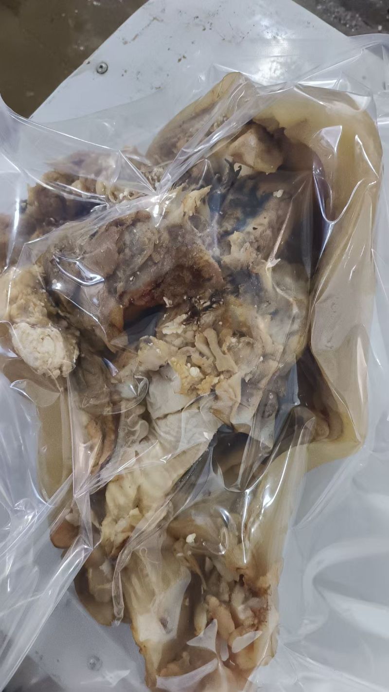 带皮牛头肉白水煮制八分熟度