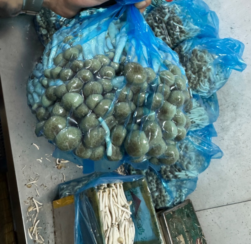 8kg蟹味菇，纸箱装，一箱4袋，一袋4斤