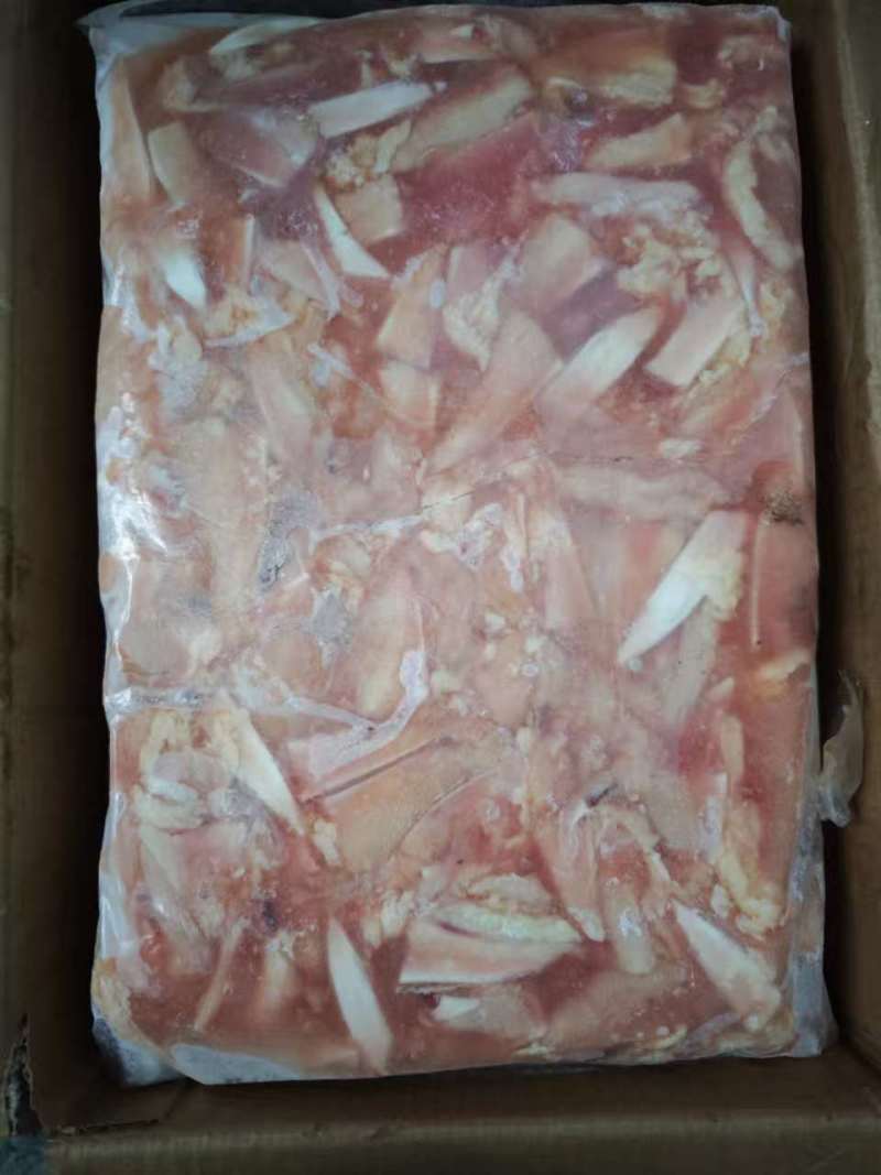 正大带肉40％胸软骨，个人存货能用出价​聊城提。4吨左右