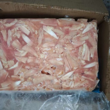 正大带肉40％胸软骨，个人存货能用出价​聊城提。4吨左右