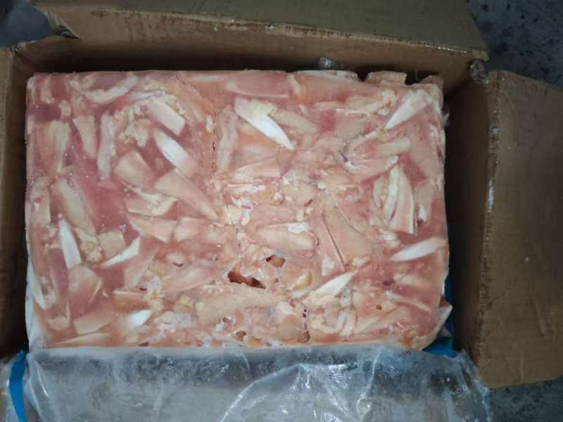 正大带肉40％胸软骨，个人存货能用出价​聊城提。4吨左右