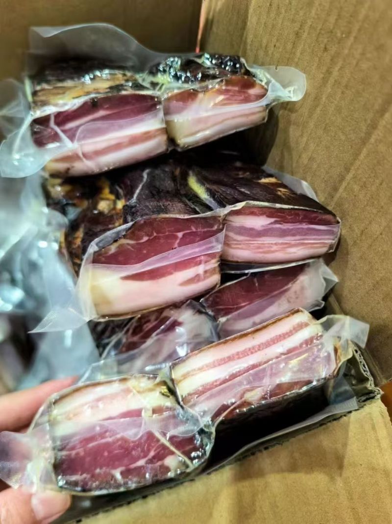 腊肉香肠排骨