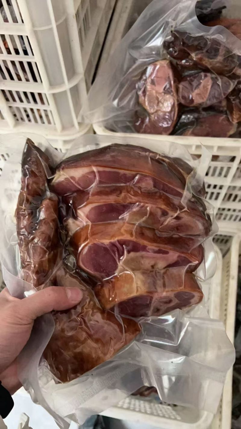 腊肉香肠排骨