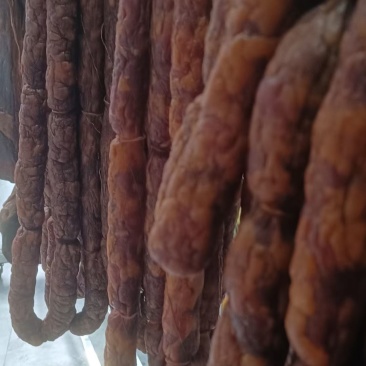 腊肉香肠排骨