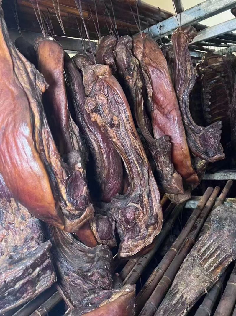 腊肉香肠排骨