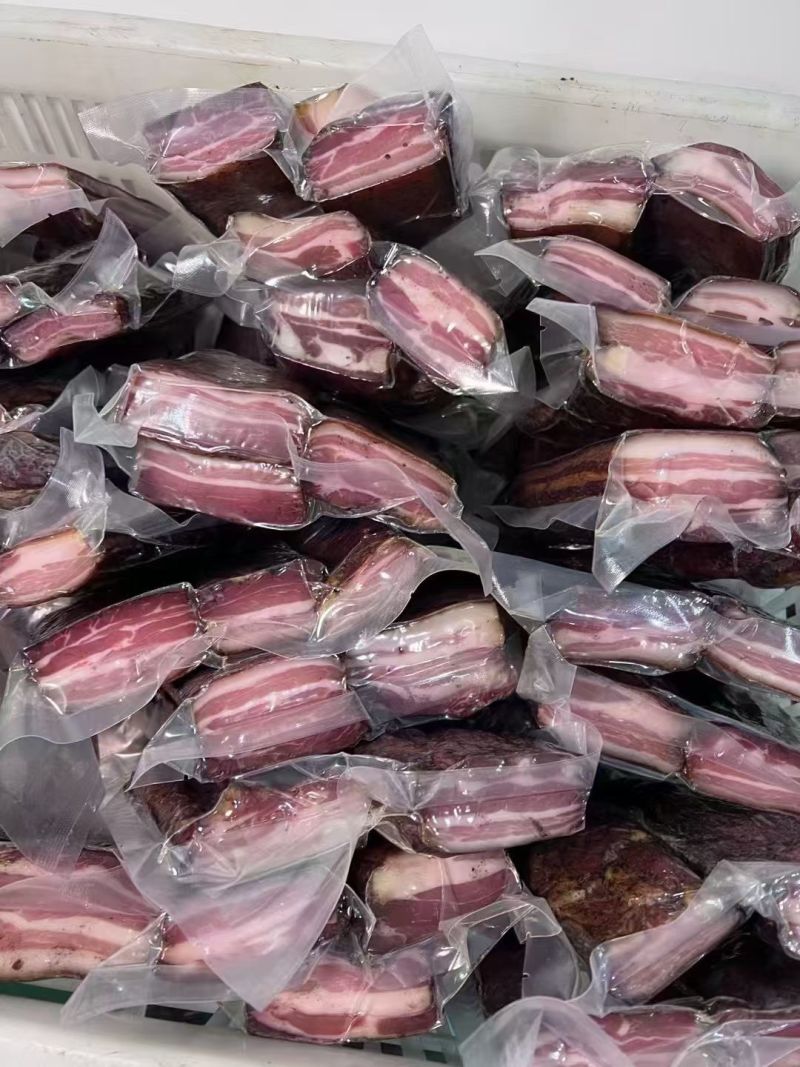 腊肉香肠排骨
