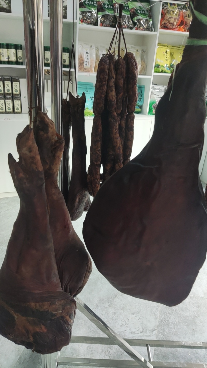腊肉香肠排骨