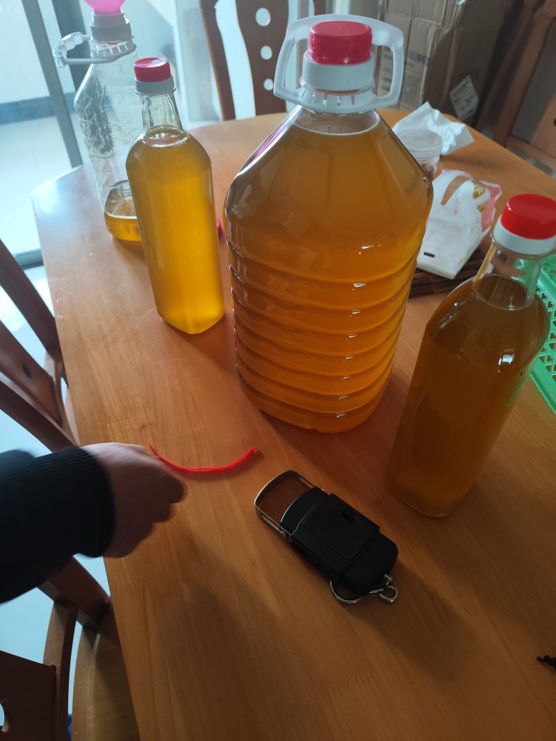 正宗农家山茶油，有需要的可以联系我。