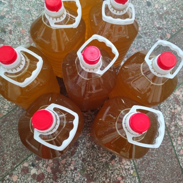 正宗农家山茶油，有需要的可以联系我。