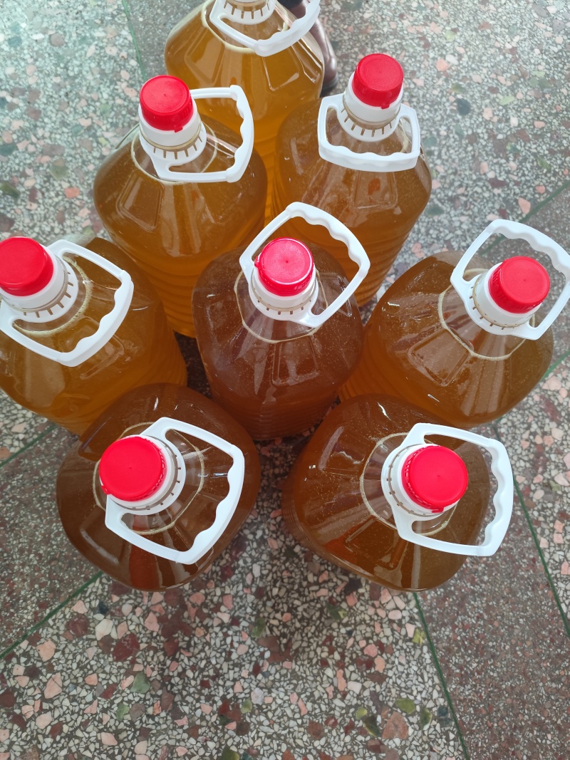 正宗农家山茶油，有需要的可以联系我。