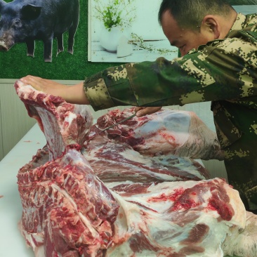 自己家农场笨养富硒猪肉
