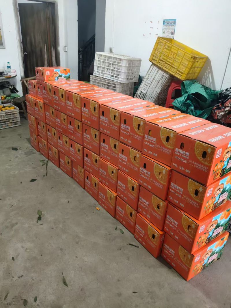 赣南脐橙正宗的赣南脐橙，很甜很甜。精品三块一斤。通货一块六。