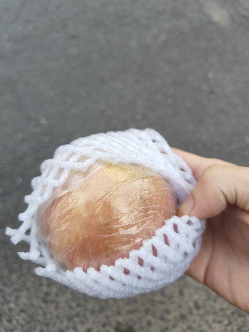 冰糖心红富士苹果