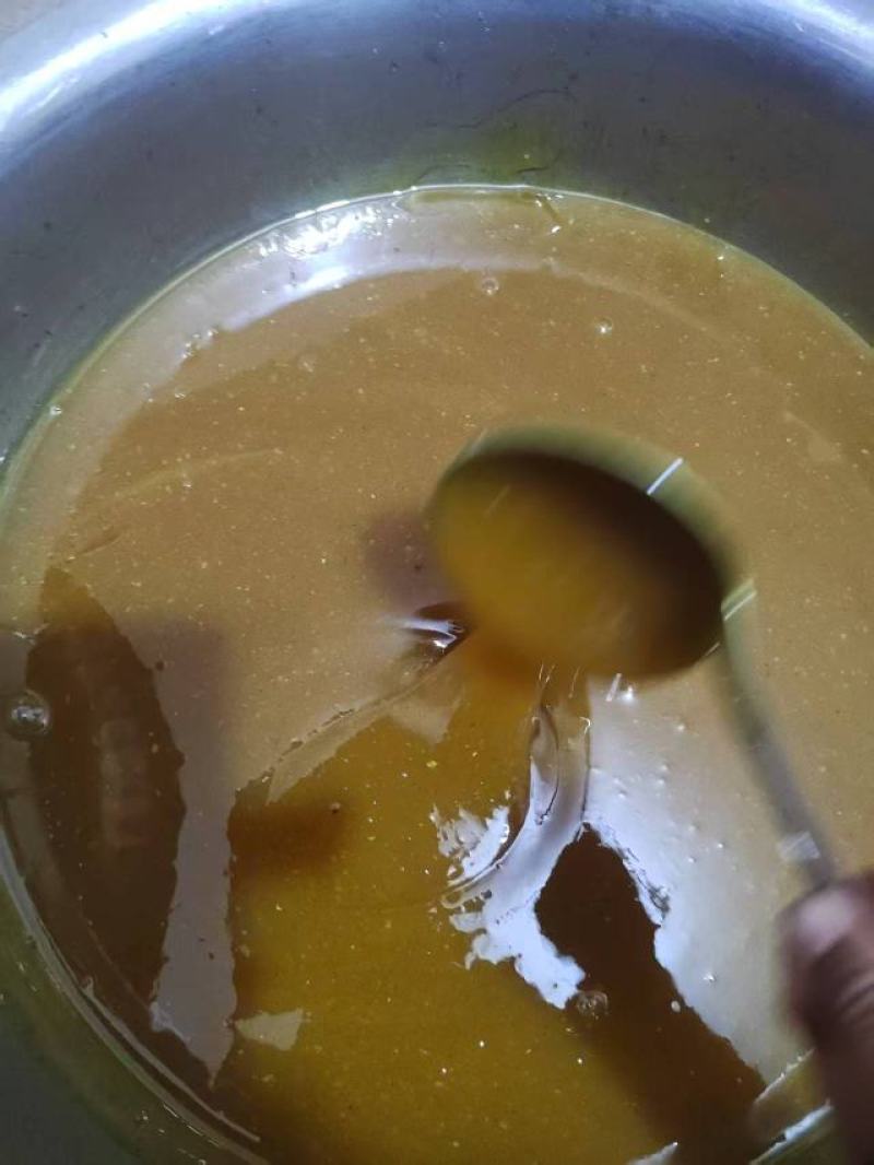 云南大山里的土蜂蜜