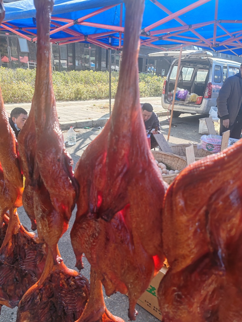 湄潭永兴特色板鸭，大量批发零售，一个三斤半左右