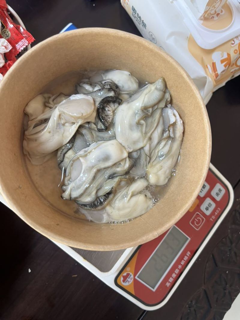 新鲜活蚝现开生蚝肉，15一斤。