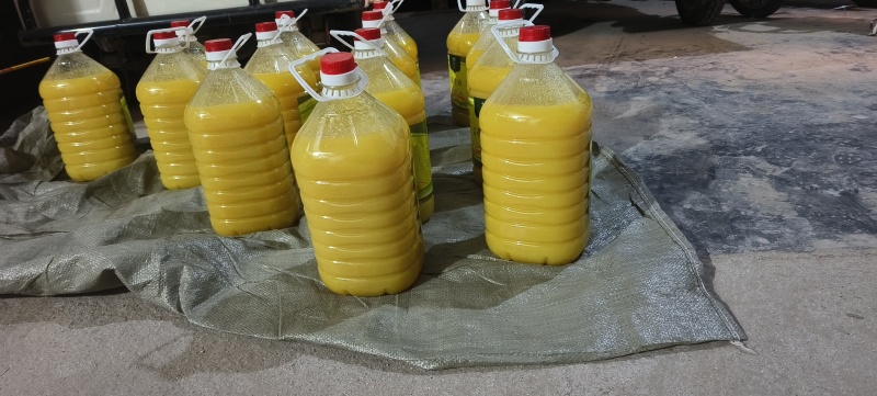 花生油。农户鲜榨，一级油品