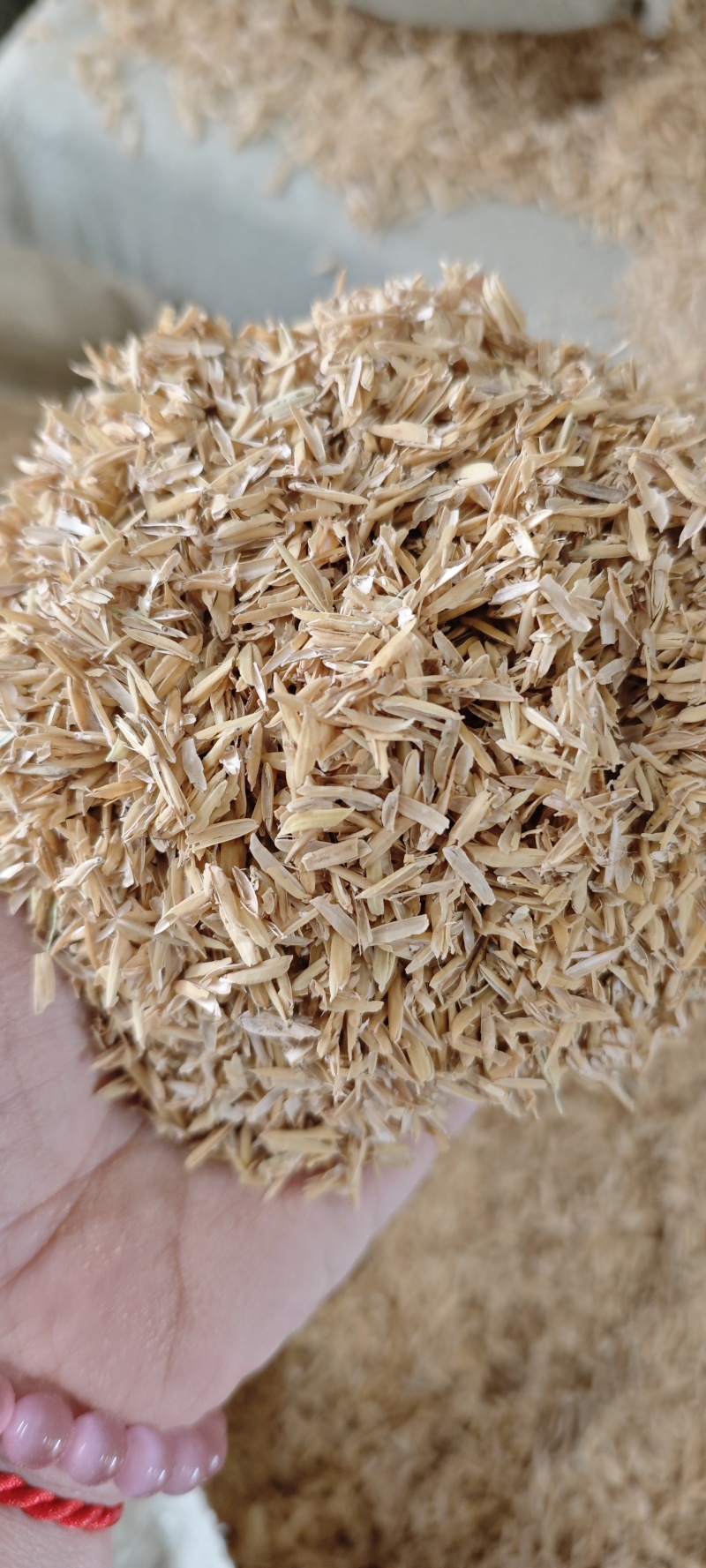压缩稻壳、不同规格的统糠。有货可出。欢迎老板咨询砸单