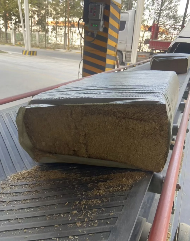 压缩稻壳、不同规格的统糠。有货可出。欢迎老板咨询砸单