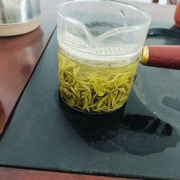 手工炒制，芽头均匀。