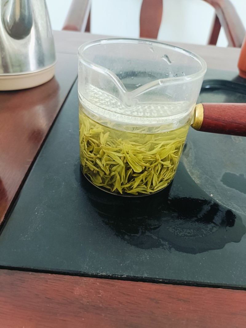 手工炒制，芽头均匀。