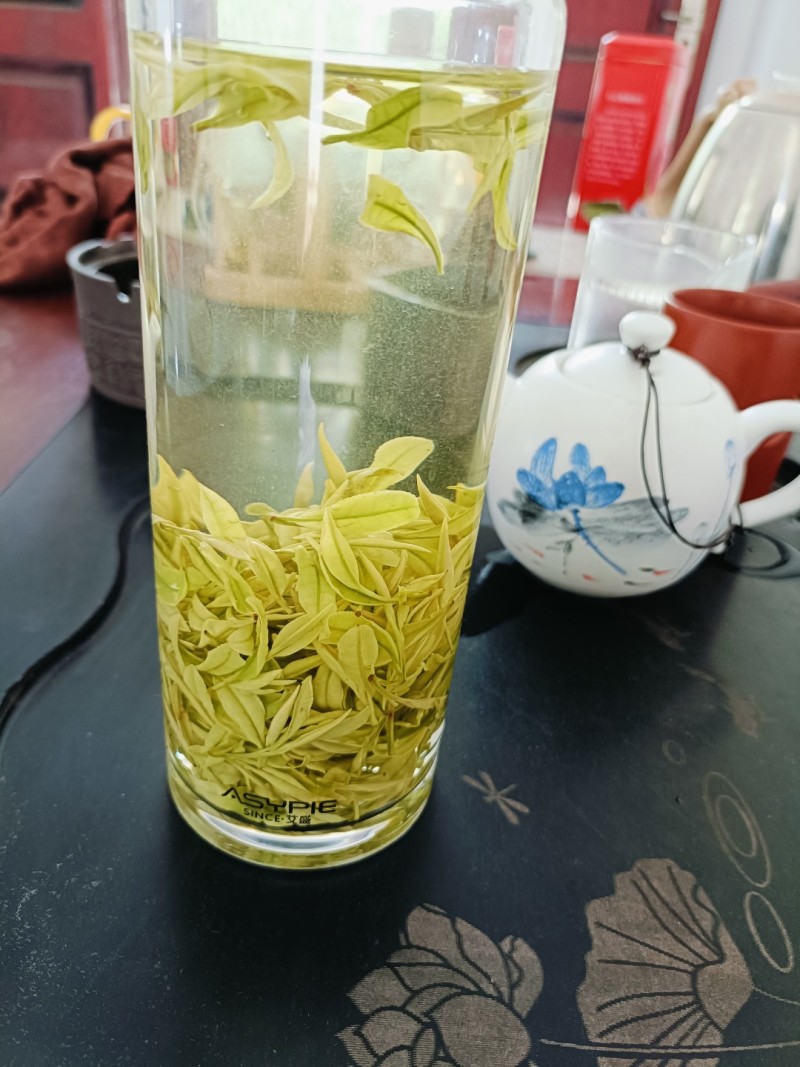 手工炒制，芽头均匀。