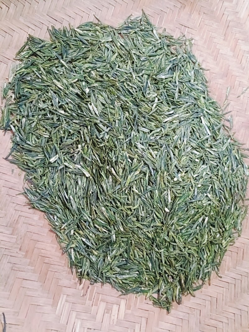 手工炒制，芽头均匀。