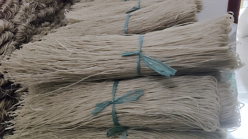 纯红薯粉条，一捆大概5斤左右
