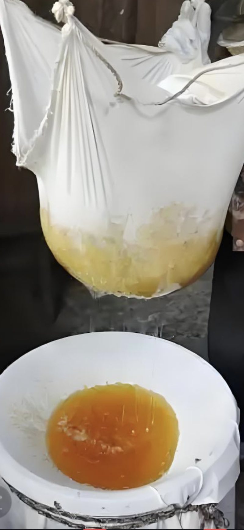 野生土蜂蜜，深山放养，原生态，每年取一次。